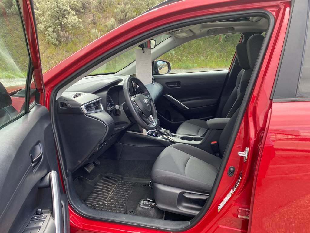 2023 Toyota Corolla Cross LE Premium in Kamloops, British Columbia - 12 - w1024h768px