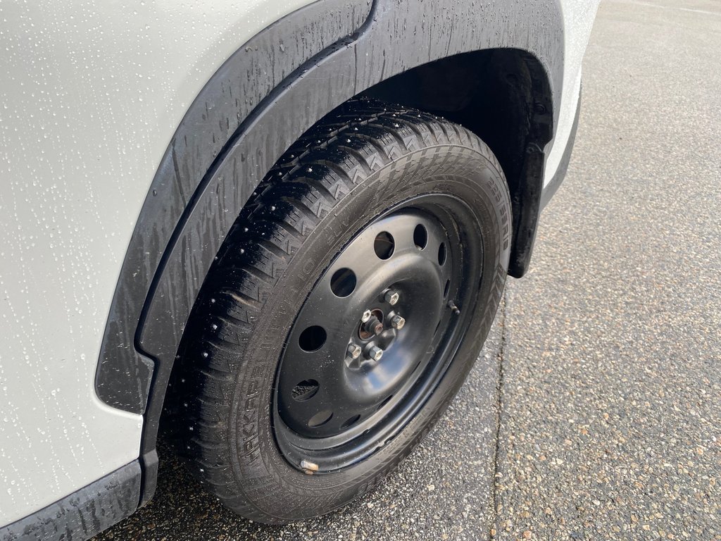 2024 Toyota Corolla Cross LE Premium in Kamloops, British Columbia - 9 - w1024h768px