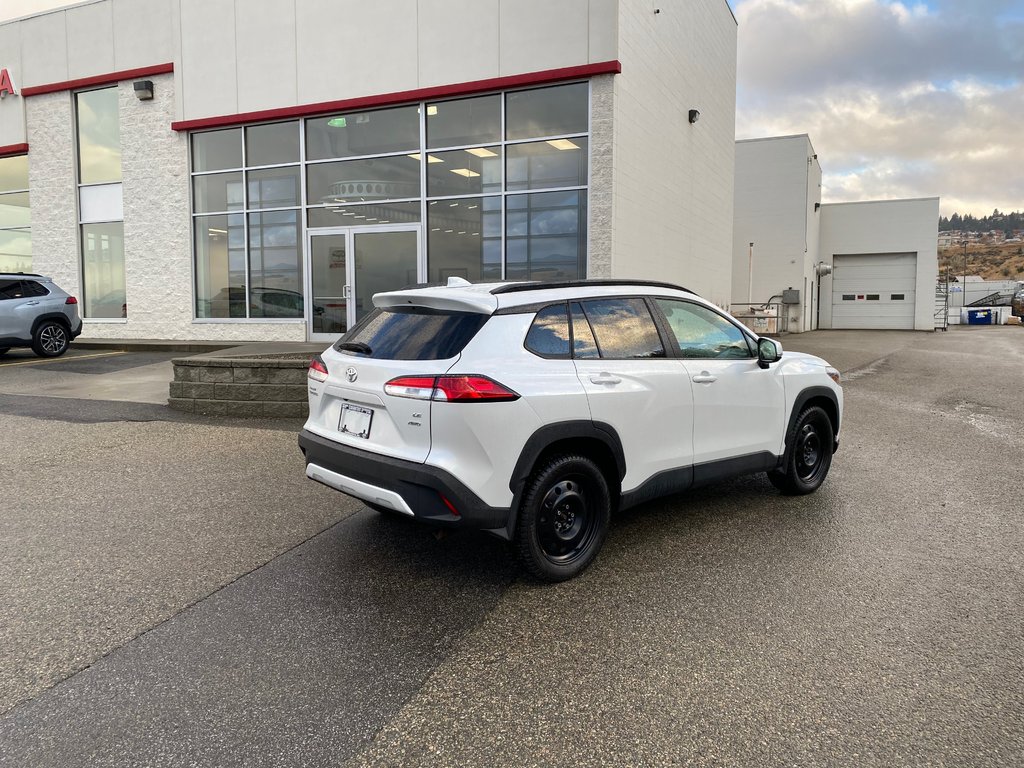 2024 Toyota Corolla Cross LE Premium in Kamloops, British Columbia - 3 - w1024h768px