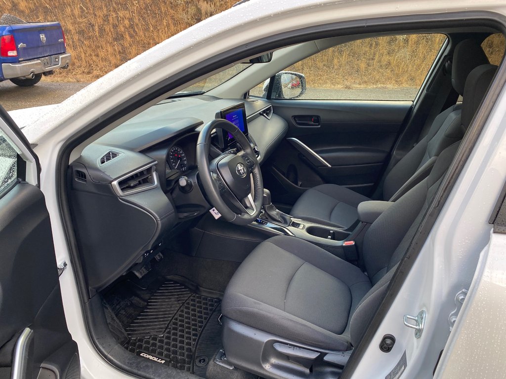 2024 Toyota Corolla Cross LE Premium in Kamloops, British Columbia - 13 - w1024h768px