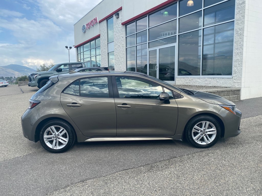 2019 Toyota Corolla Hatchback SE in Kamloops, British Columbia - 2 - w1024h768px