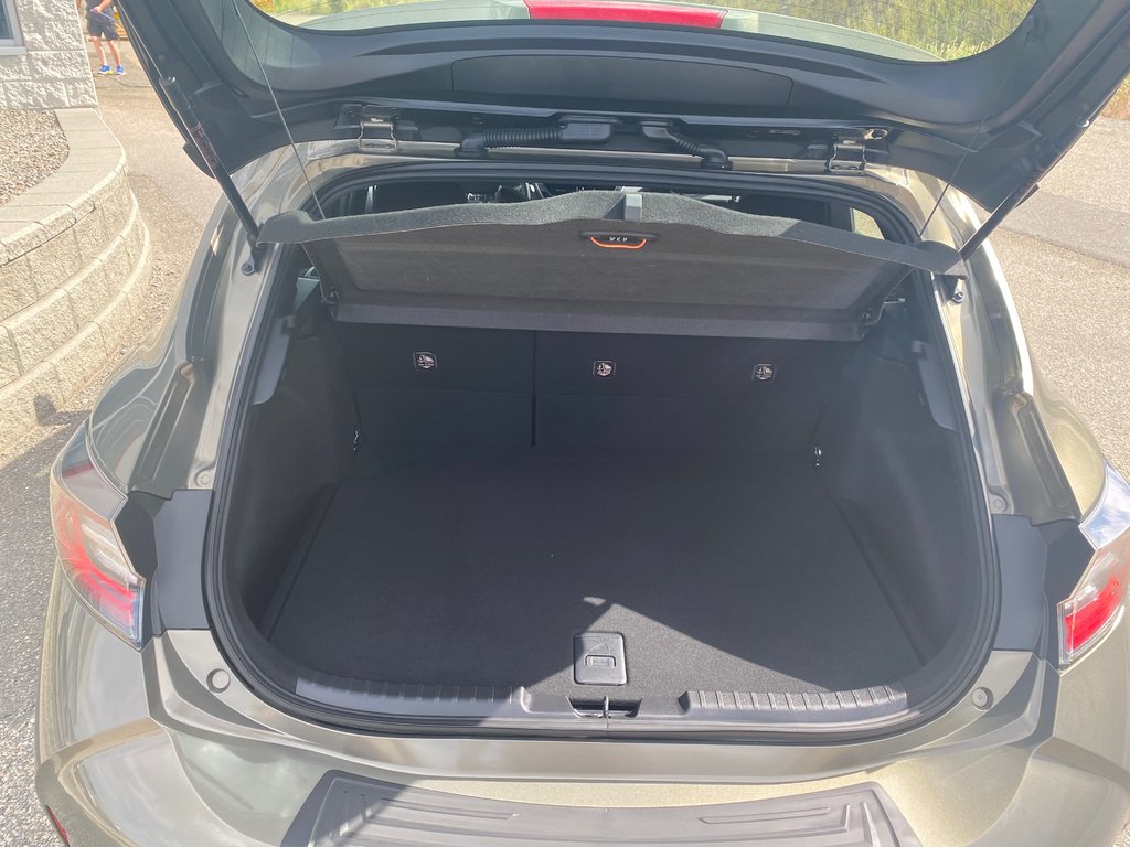 2019 Toyota Corolla Hatchback SE in Kamloops, British Columbia - 10 - w1024h768px