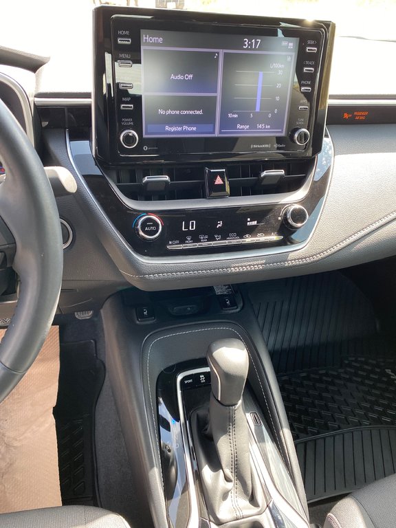 2020 Toyota Corolla Hatchback SE in Kamloops, British Columbia - 10 - w1024h768px