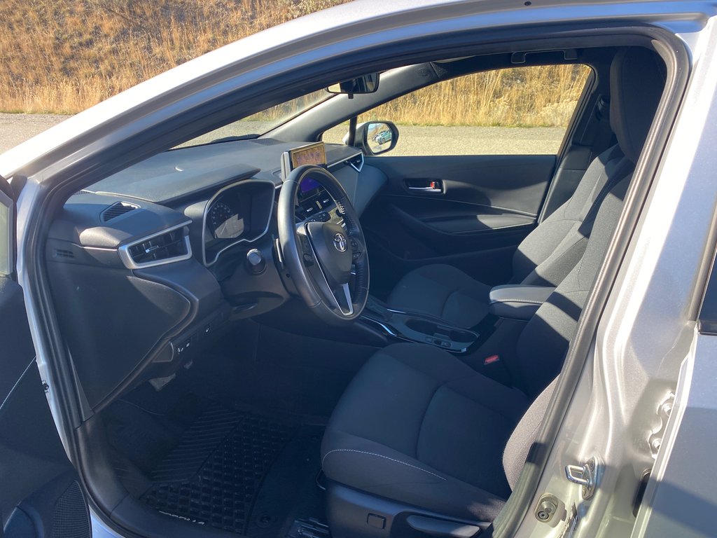 2024 Toyota Corolla Hatchback SE in Kamloops, British Columbia - 11 - w1024h768px