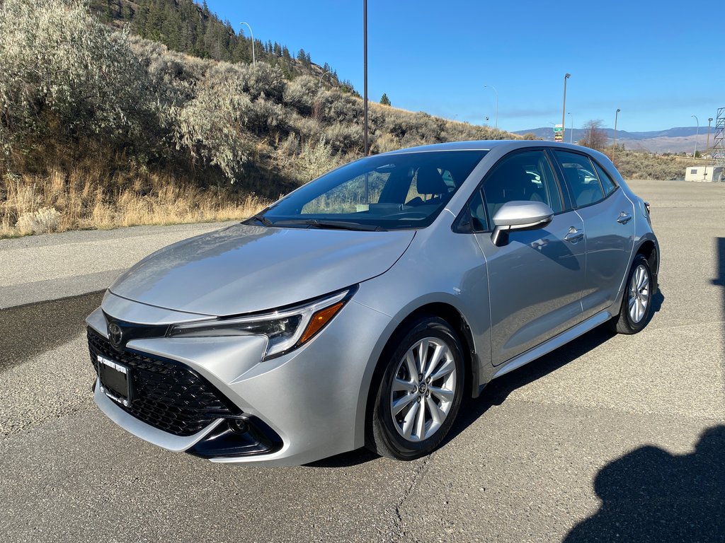 2024 Toyota Corolla Hatchback SE in Kamloops, British Columbia - 15 - w1024h768px