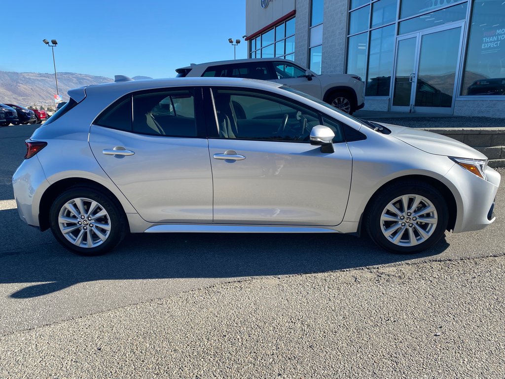 2024 Toyota Corolla Hatchback SE in Kamloops, British Columbia - 2 - w1024h768px