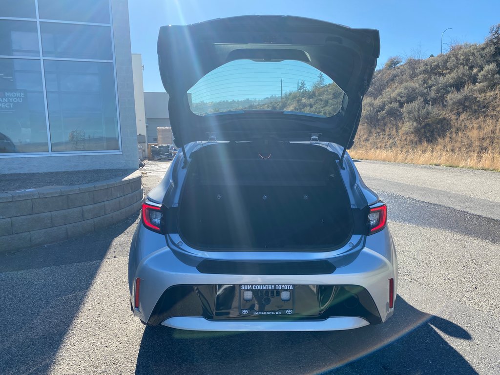 2024 Toyota Corolla Hatchback SE in Kamloops, British Columbia - 6 - w1024h768px