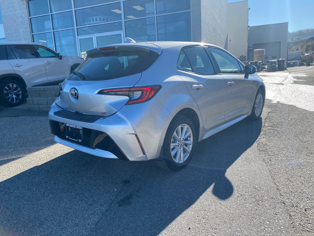 2024 Toyota Corolla Hatchback SE in Kamloops, British Columbia - 4 - w1024h768px