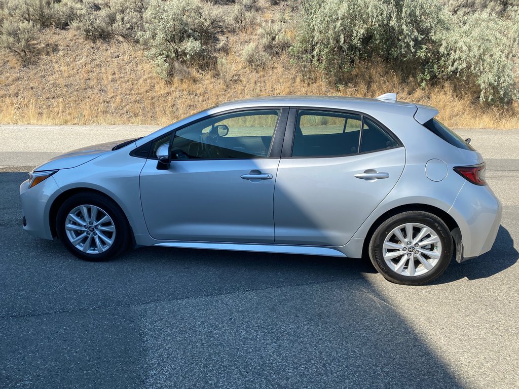 2025 Toyota Corolla Hatchback SE in Kamloops, British Columbia - 8 - w1024h768px
