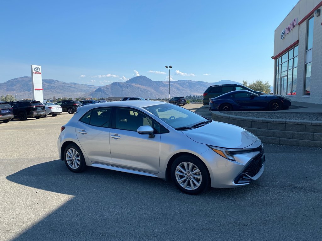 2025 Toyota Corolla Hatchback SE in Kamloops, British Columbia - 1 - w1024h768px