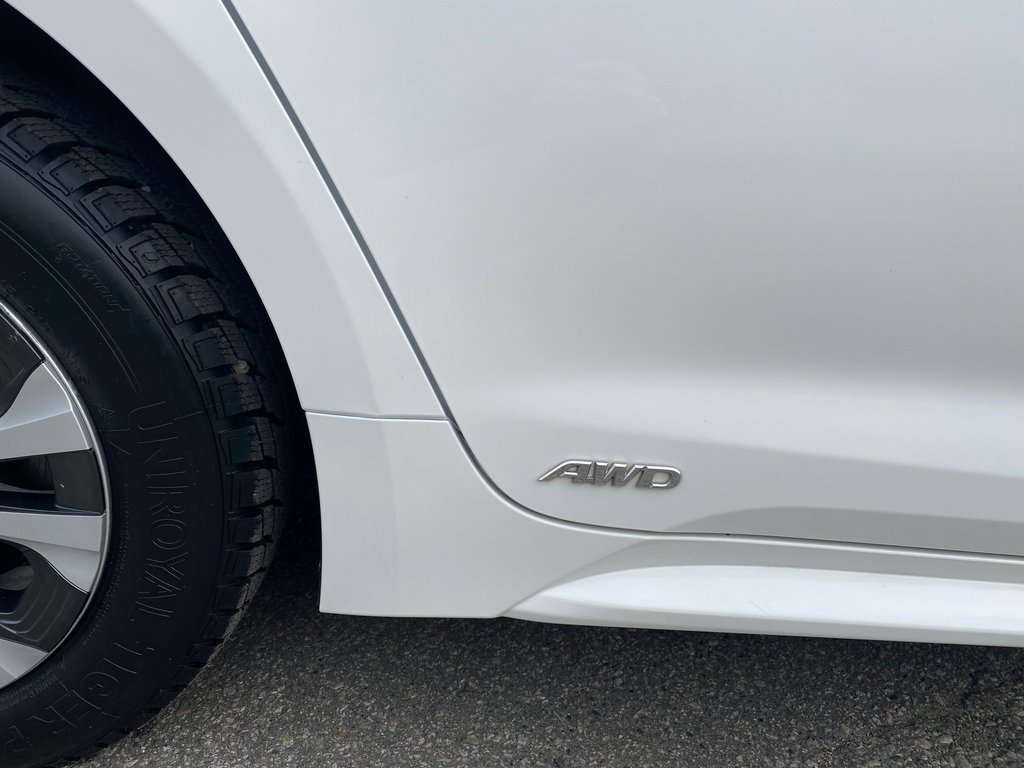2024 Toyota Corolla Hybrid LE AWD in Kamloops, British Columbia - 6 - w1024h768px