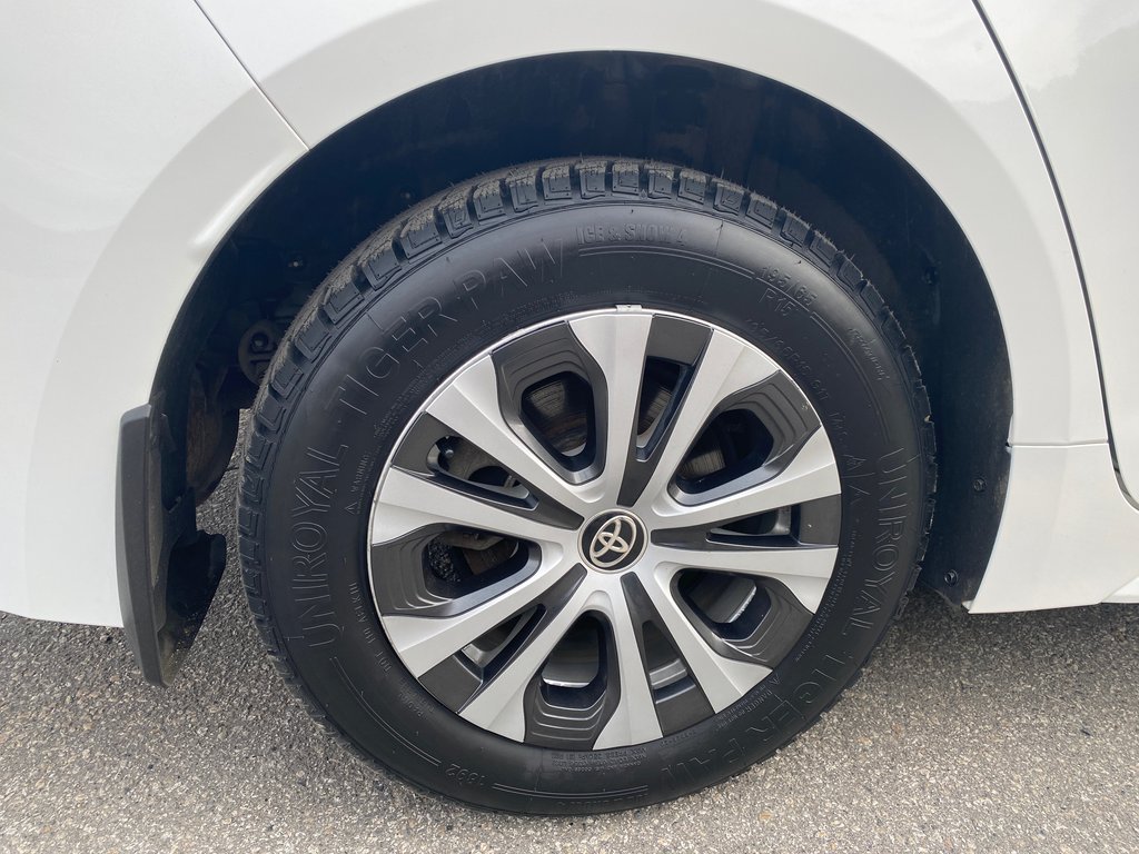 2024 Toyota Corolla Hybrid LE AWD in Kamloops, British Columbia - 2 - w1024h768px