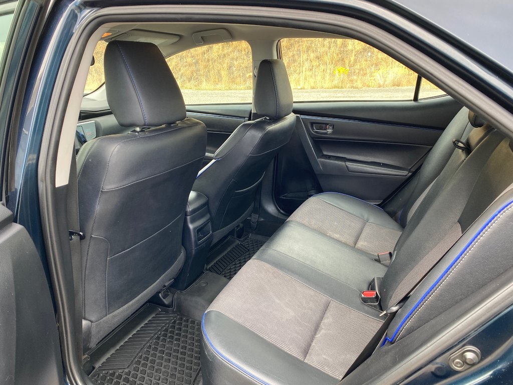 2018 Toyota Corolla SE in Kamloops, British Columbia - 8 - w1024h768px