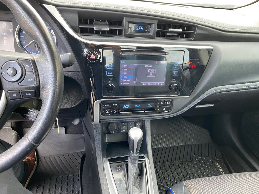 2018 Toyota Corolla SE in Kamloops, British Columbia - 11 - w1024h768px