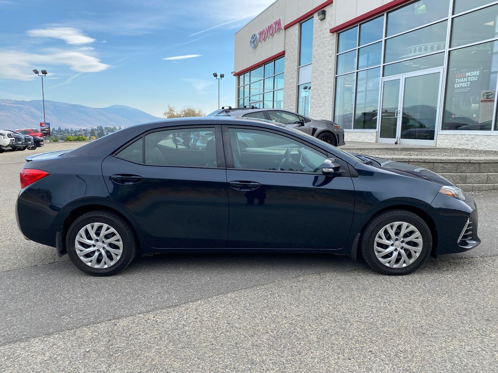 2018 Toyota Corolla SE in Kamloops, British Columbia - 2 - w1024h768px