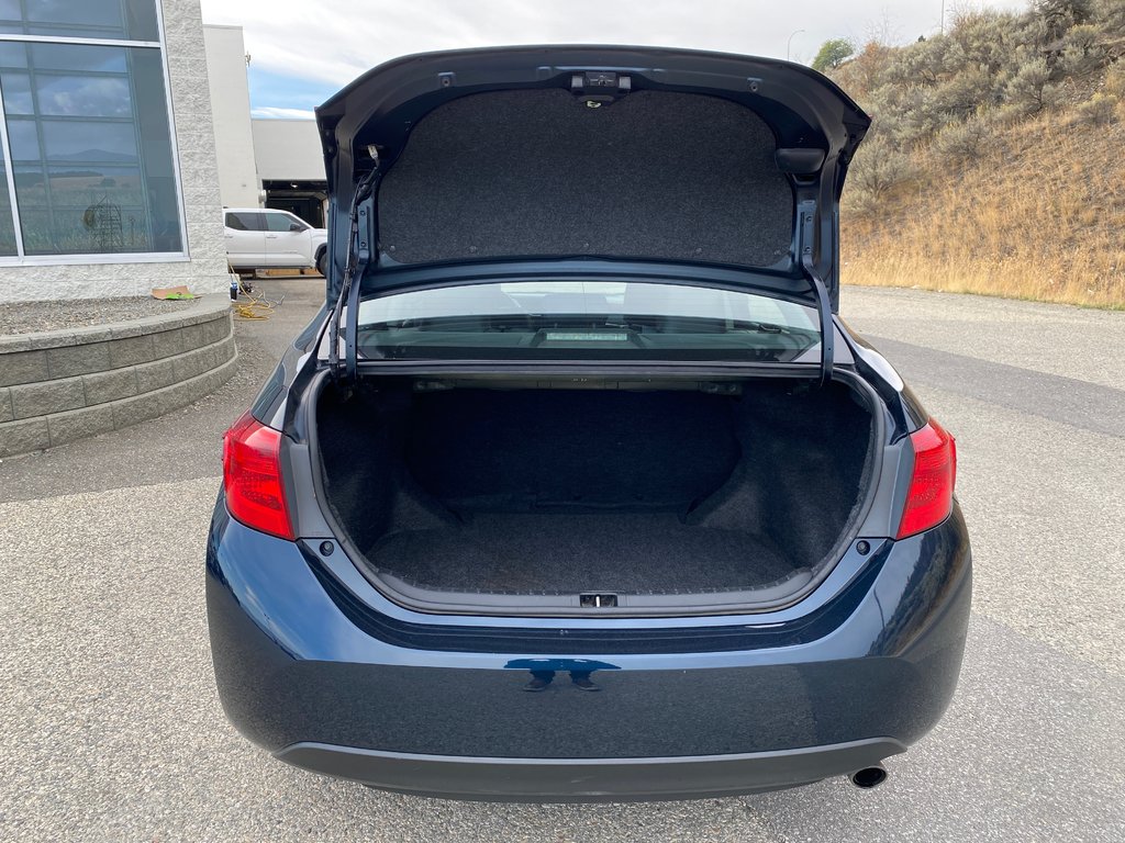 2018 Toyota Corolla SE in Kamloops, British Columbia - 5 - w1024h768px