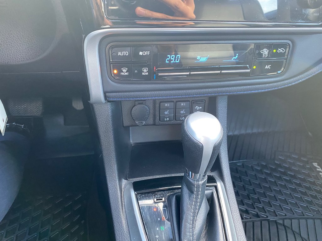 2019 Toyota Corolla Se Upgrade in Kamloops, British Columbia - 16 - w1024h768px