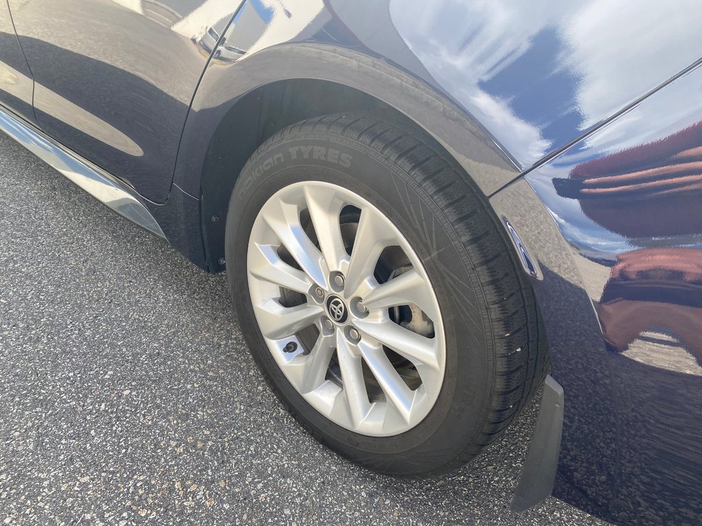 2020 Toyota Corolla SE in Kamloops, British Columbia - 9 - w1024h768px