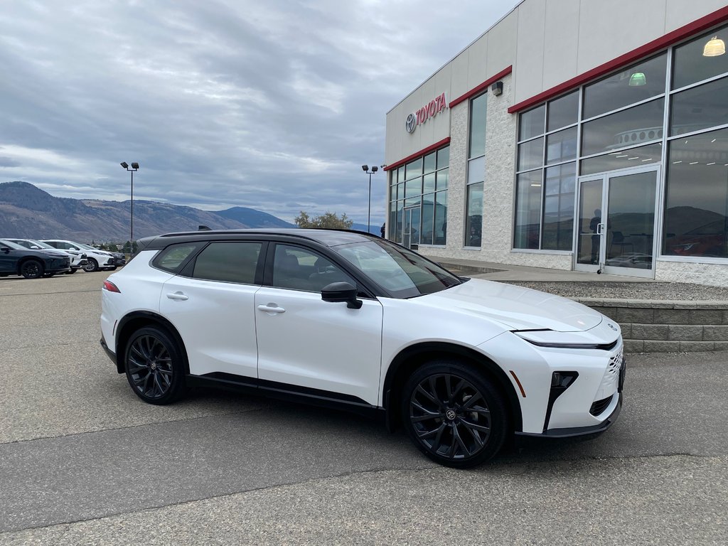 2025 Toyota Crown Signia Limited in Kamloops, British Columbia - 1 - w1024h768px