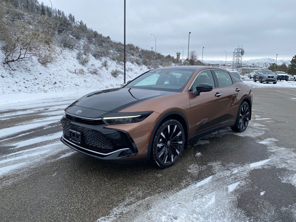 2023 Toyota CROWN Platinum in Kamloops, British Columbia - 7 - w1024h768px