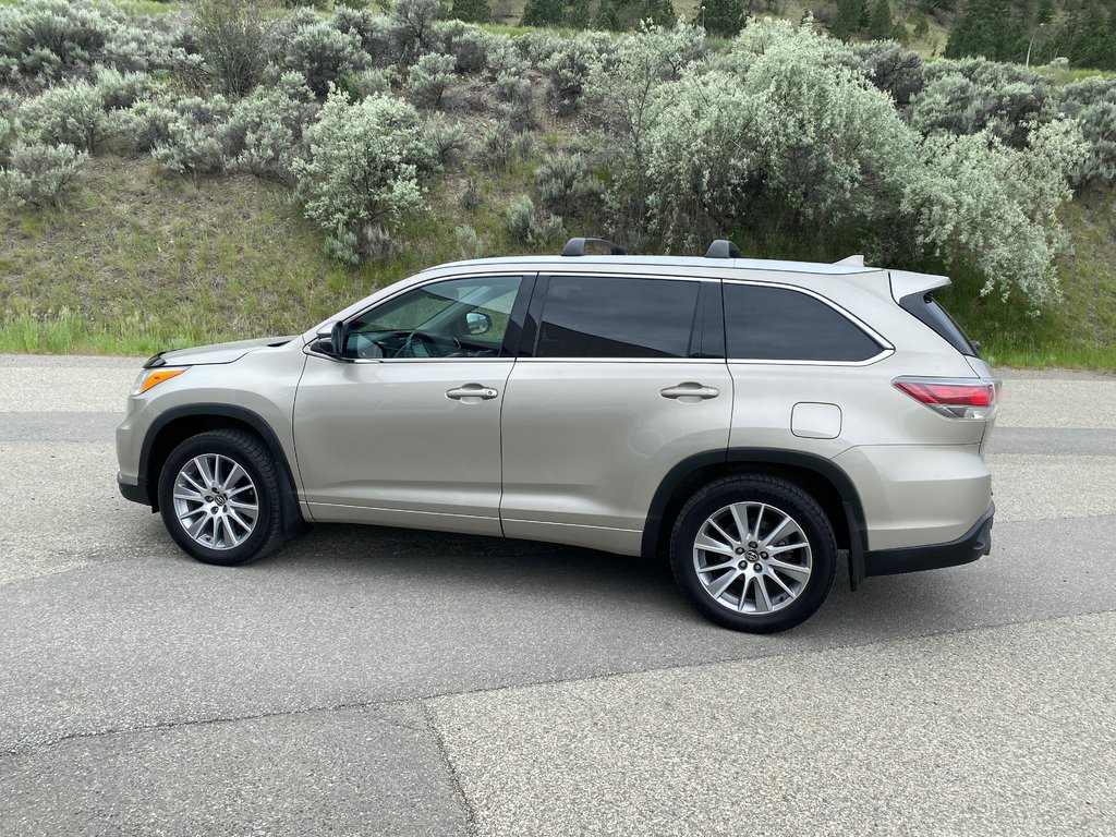 2016 Toyota Highlander XLE in Kamloops, British Columbia - 6 - w1024h768px