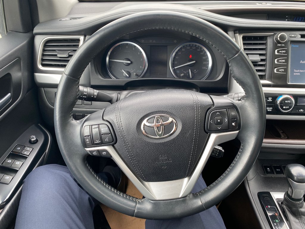 2016 Toyota Highlander XLE in Kamloops, British Columbia - 14 - w1024h768px