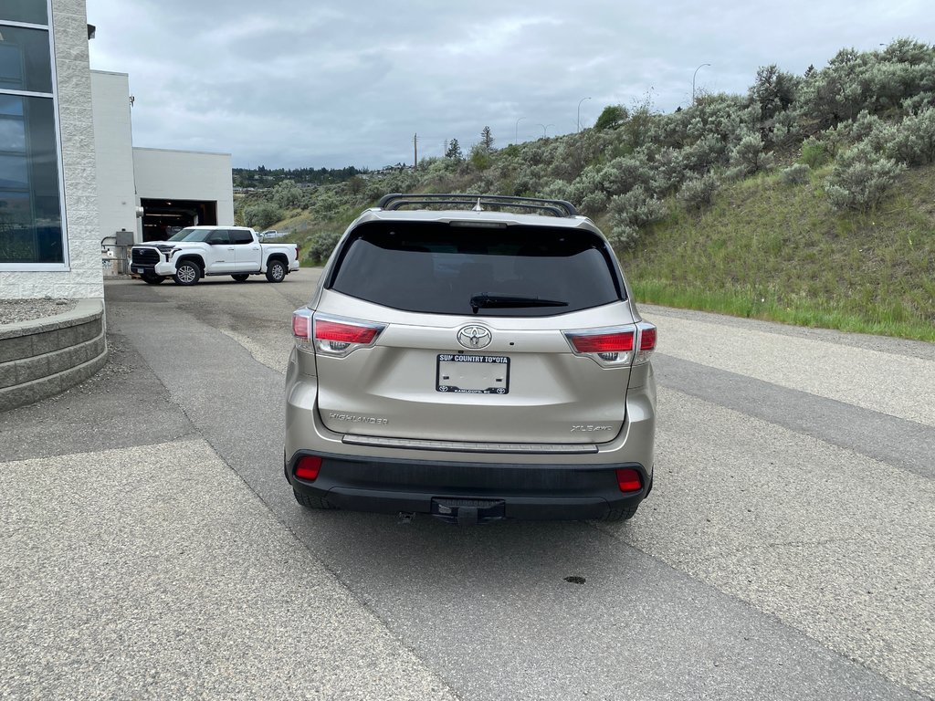 2016 Toyota Highlander XLE in Kamloops, British Columbia - 4 - w1024h768px
