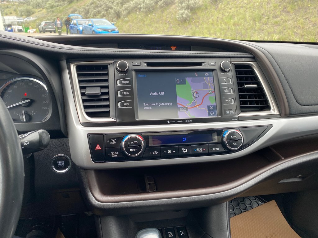 2016 Toyota Highlander XLE in Kamloops, British Columbia - 15 - w1024h768px