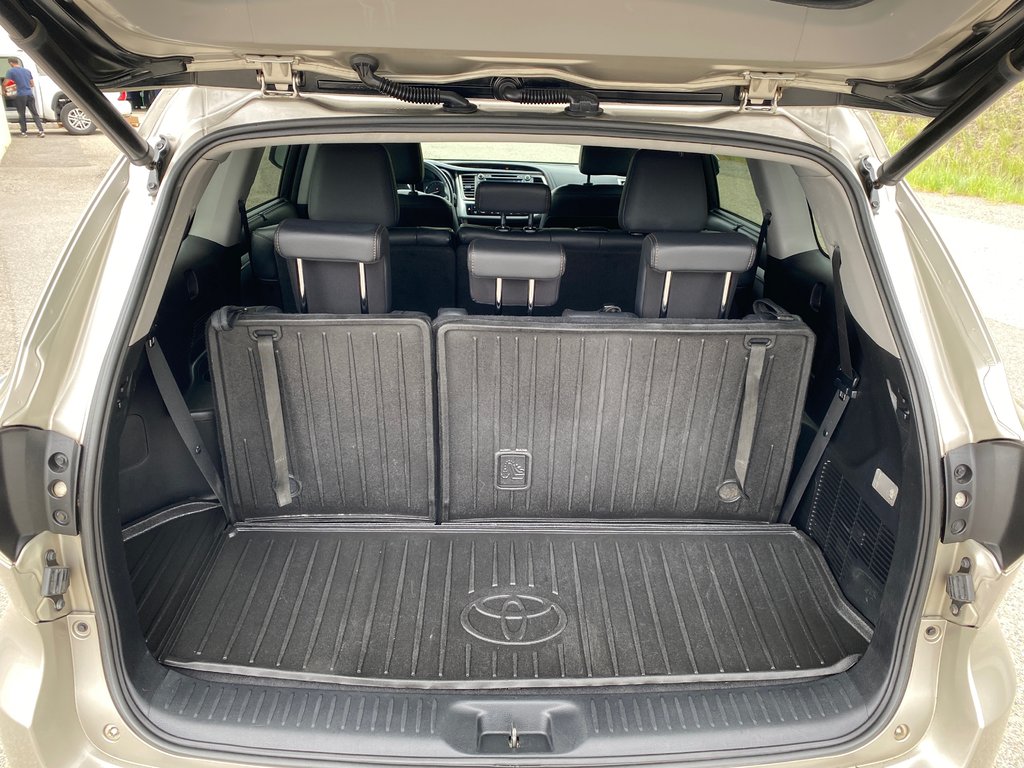 2016 Toyota Highlander XLE in Kamloops, British Columbia - 16 - w1024h768px