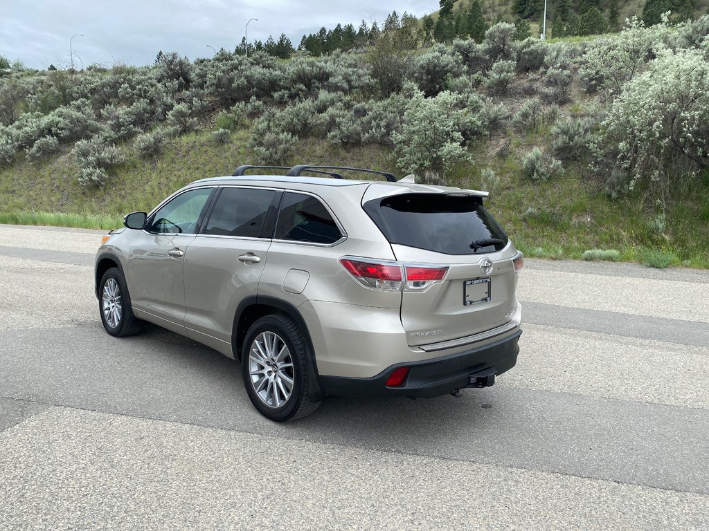 2016 Toyota Highlander XLE in Kamloops, British Columbia - 5 - w1024h768px