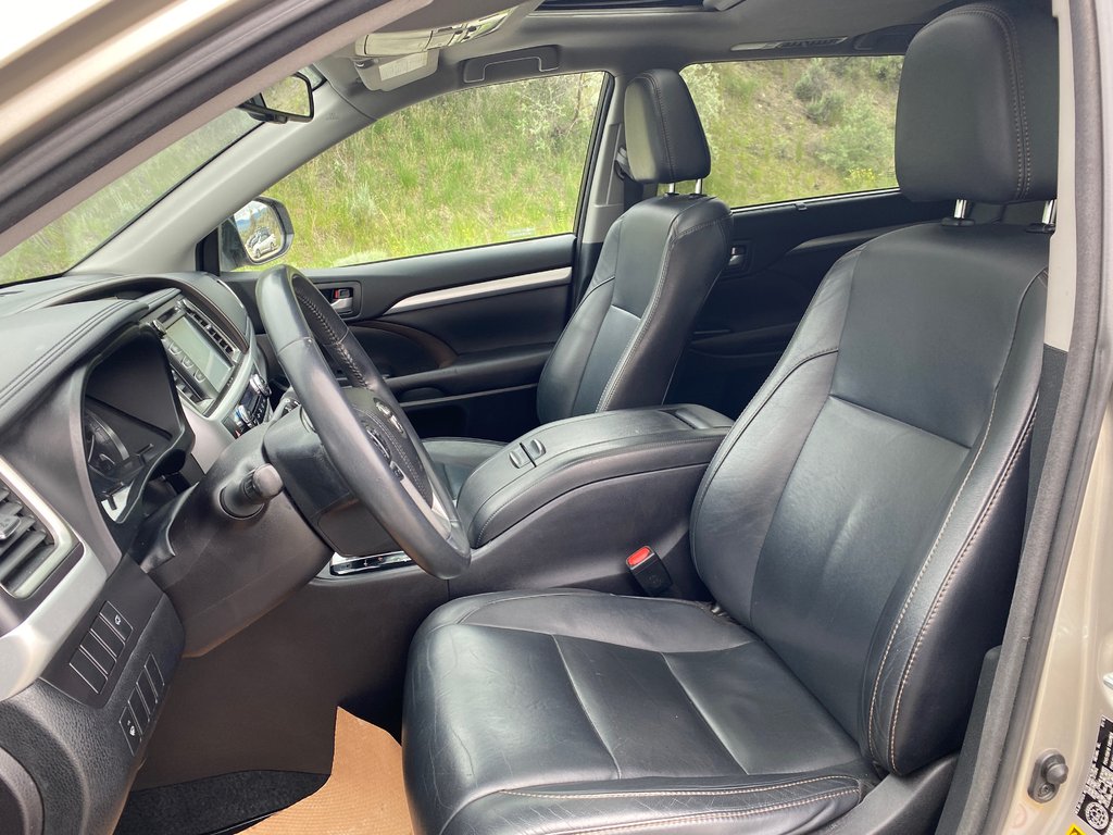 2016 Toyota Highlander XLE in Kamloops, British Columbia - 13 - w1024h768px