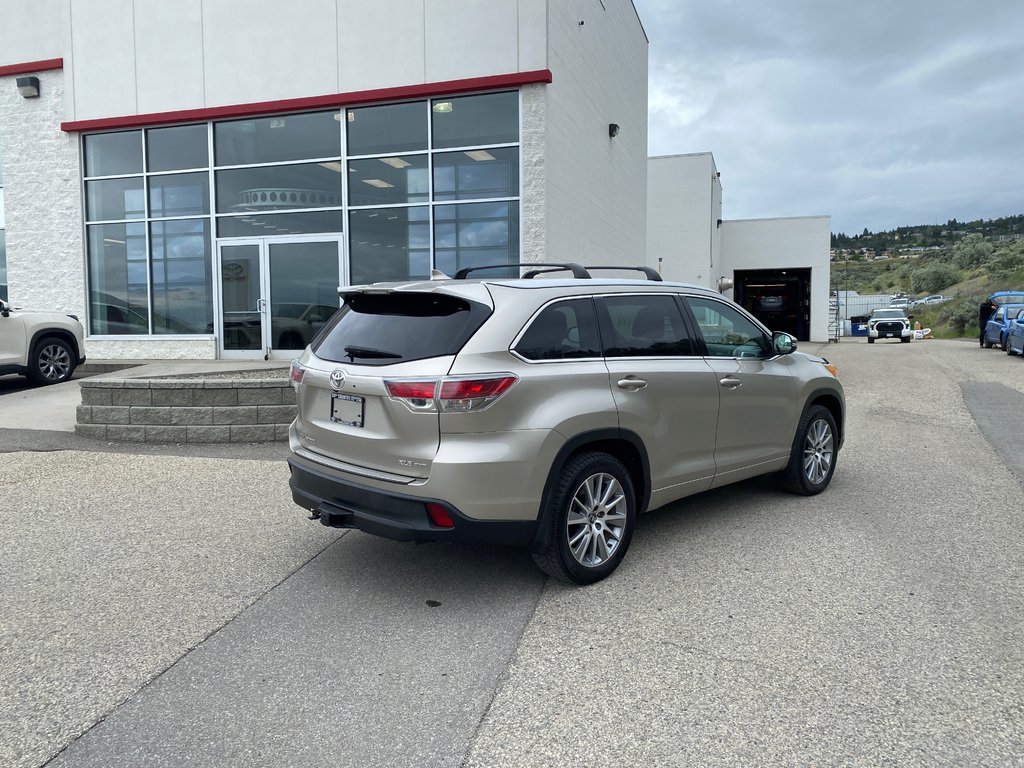 2016 Toyota Highlander XLE in Kamloops, British Columbia - 3 - w1024h768px