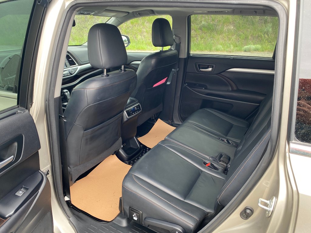 2016 Toyota Highlander XLE in Kamloops, British Columbia - 10 - w1024h768px