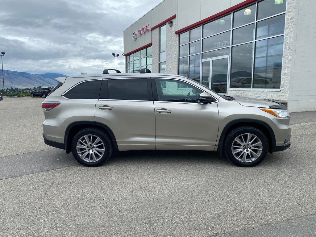 2016 Toyota Highlander XLE in Kamloops, British Columbia - 2 - w1024h768px