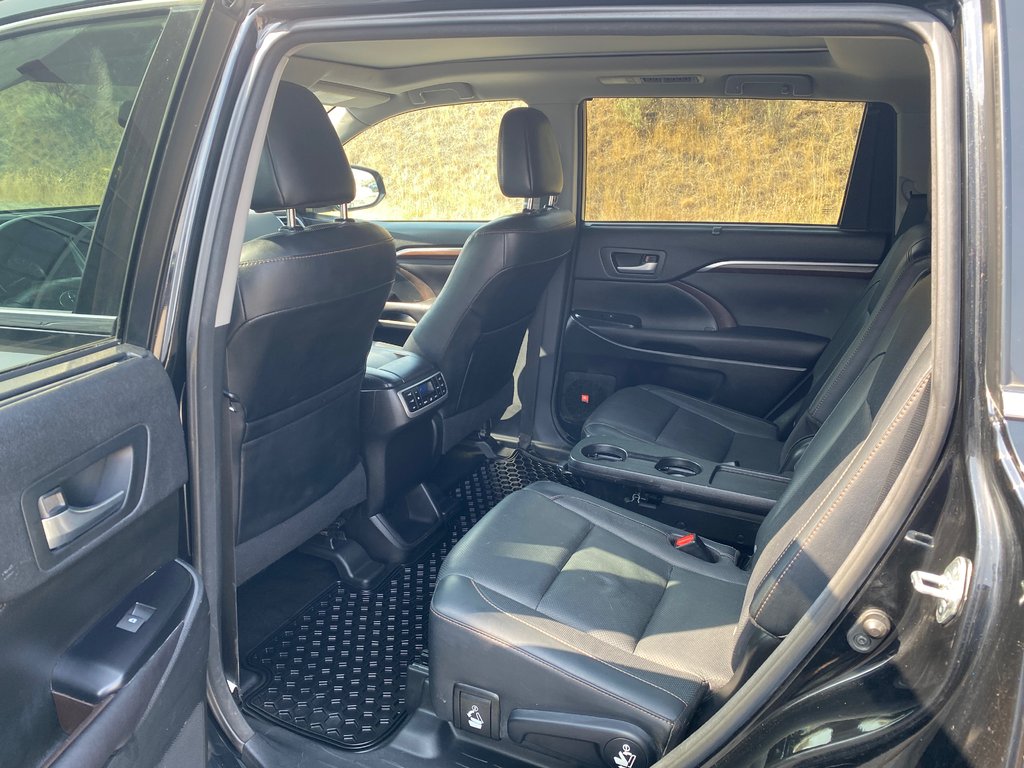 2016 Toyota Highlander Limited in Kamloops, British Columbia - 7 - w1024h768px