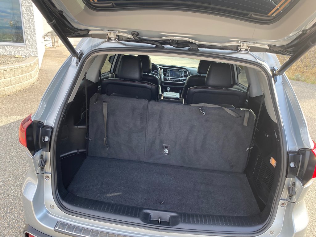 2019 Toyota Highlander SE in Kamloops, British Columbia - 9 - w1024h768px