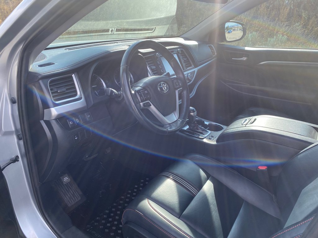 2019 Toyota Highlander SE in Kamloops, British Columbia - 14 - w1024h768px