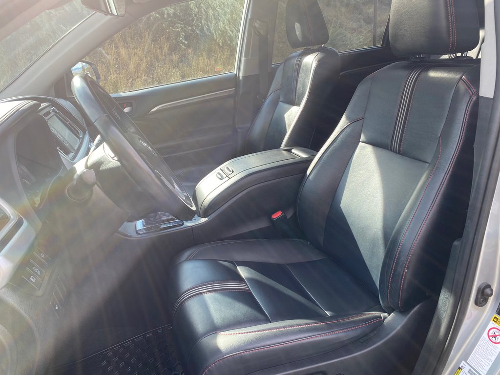 2019 Toyota Highlander SE in Kamloops, British Columbia - 12 - w1024h768px