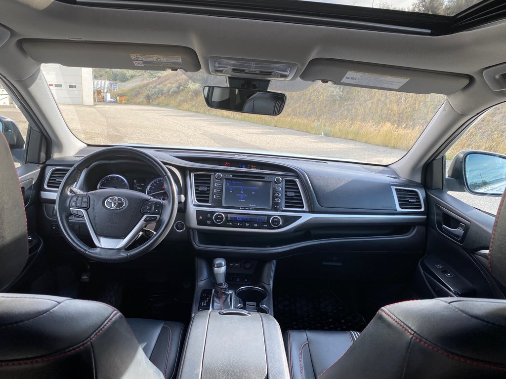 2019 Toyota Highlander SE in Kamloops, British Columbia - 11 - w1024h768px