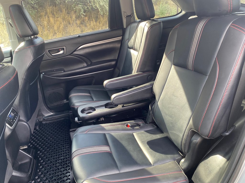 2019 Toyota Highlander SE in Kamloops, British Columbia - 10 - w1024h768px