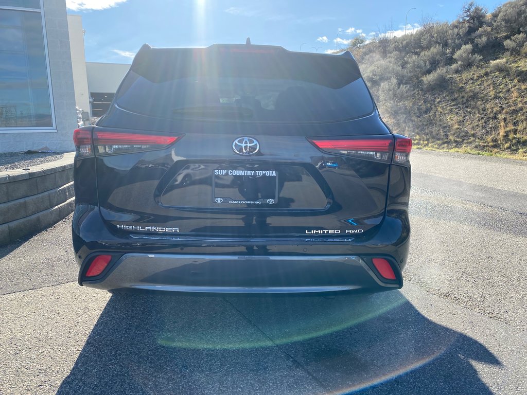 2020 Toyota Highlander Limited in Kamloops, British Columbia - 4 - w1024h768px