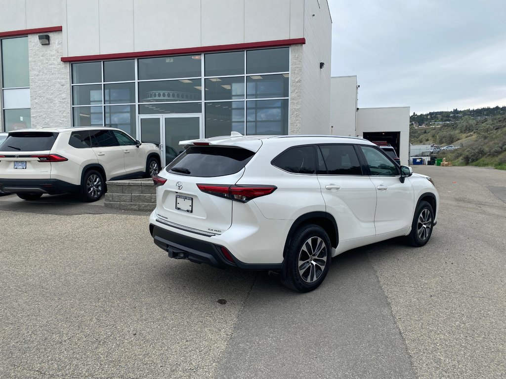 2020 Toyota Highlander XLE in Kamloops, British Columbia - 3 - w1024h768px