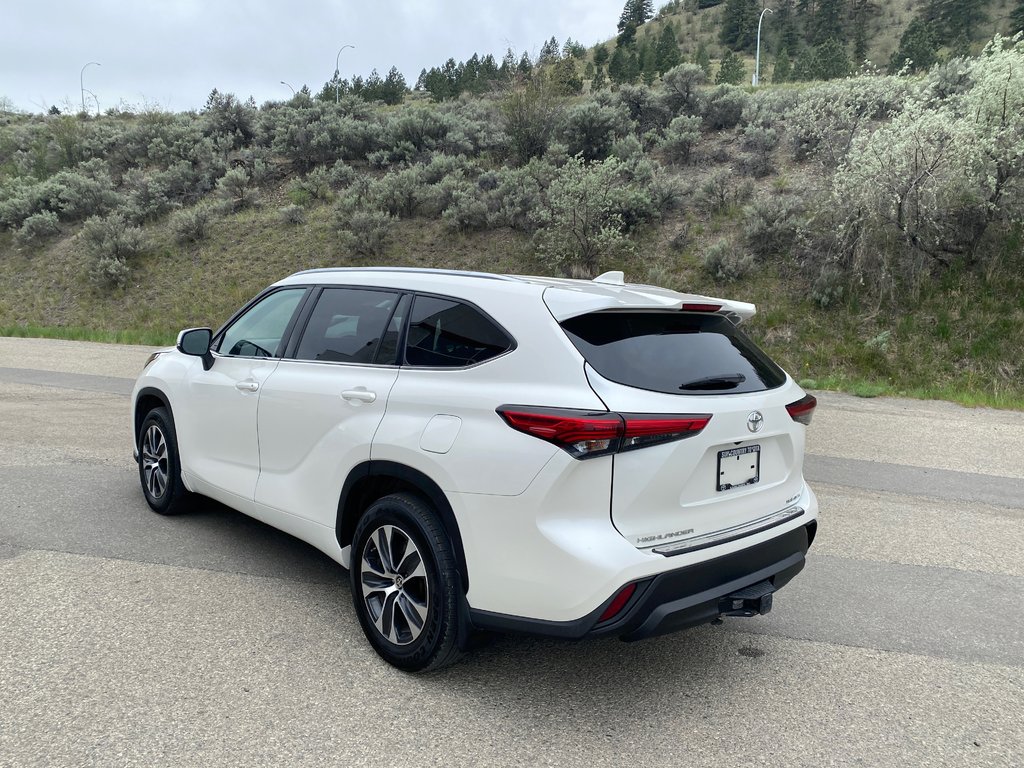 2020 Toyota Highlander XLE in Kamloops, British Columbia - 5 - w1024h768px
