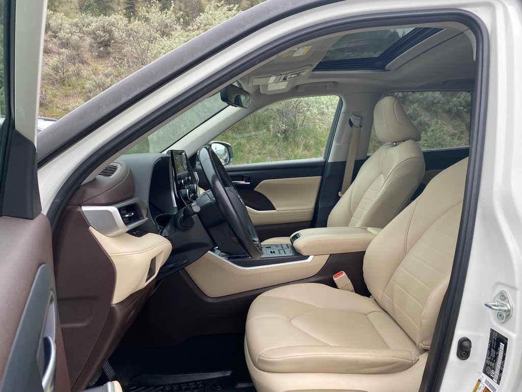 2020 Toyota Highlander XLE in Kamloops, British Columbia - 15 - w1024h768px