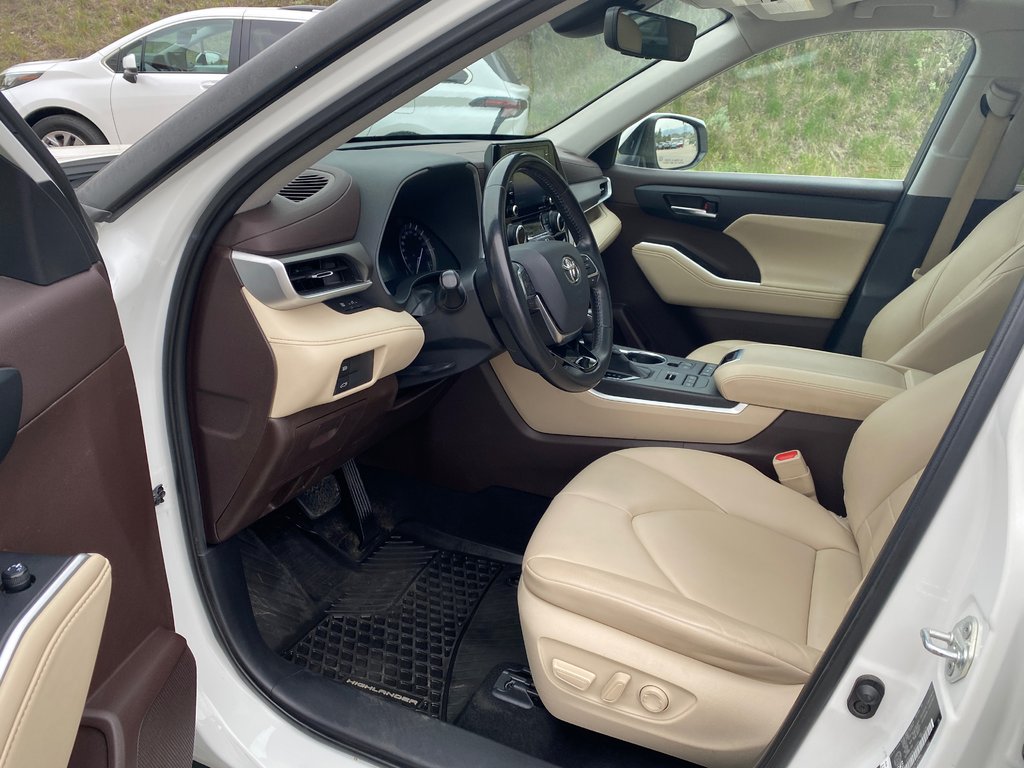 2020 Toyota Highlander XLE in Kamloops, British Columbia - 13 - w1024h768px
