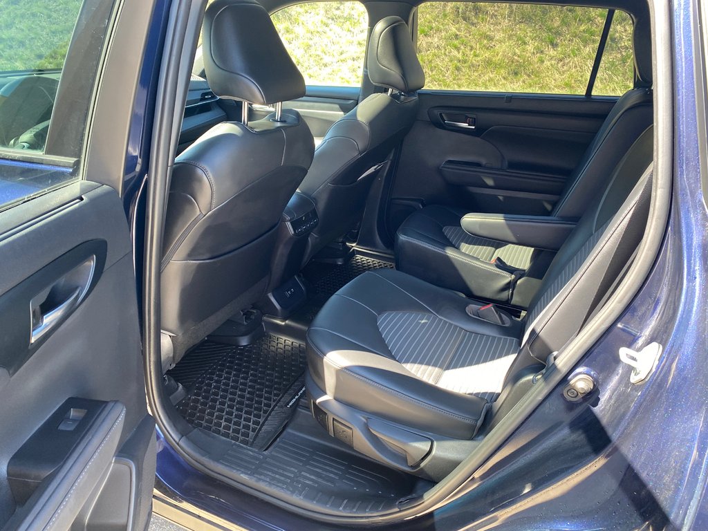 2021 Toyota Highlander XSE in Kamloops, British Columbia - 11 - w1024h768px