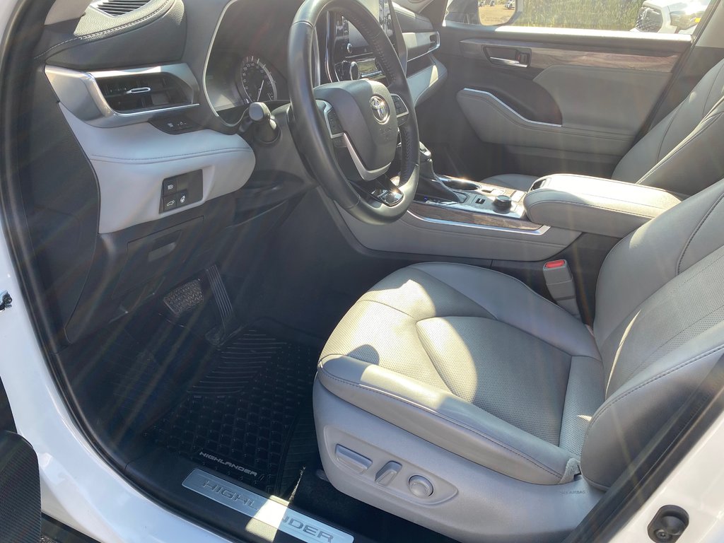 2022 Toyota Highlander Limited in Kamloops, British Columbia - 13 - w1024h768px
