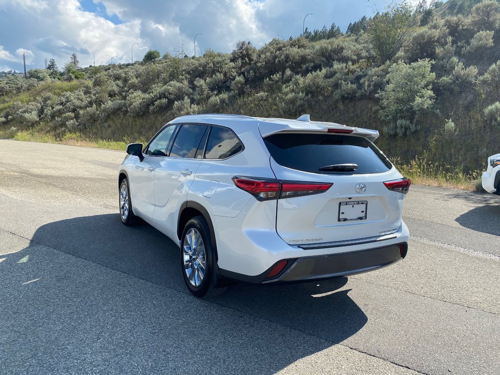 2022 Toyota Highlander Limited in Kamloops, British Columbia - 5 - w1024h768px