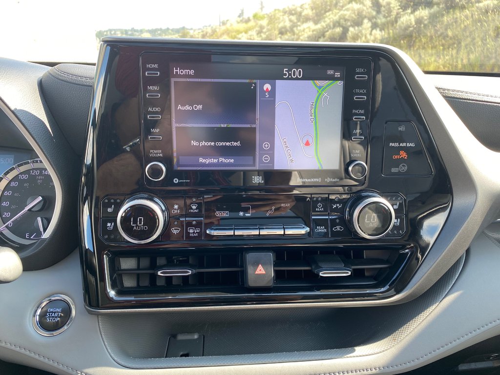 2022 Toyota Highlander Limited in Kamloops, British Columbia - 17 - w1024h768px