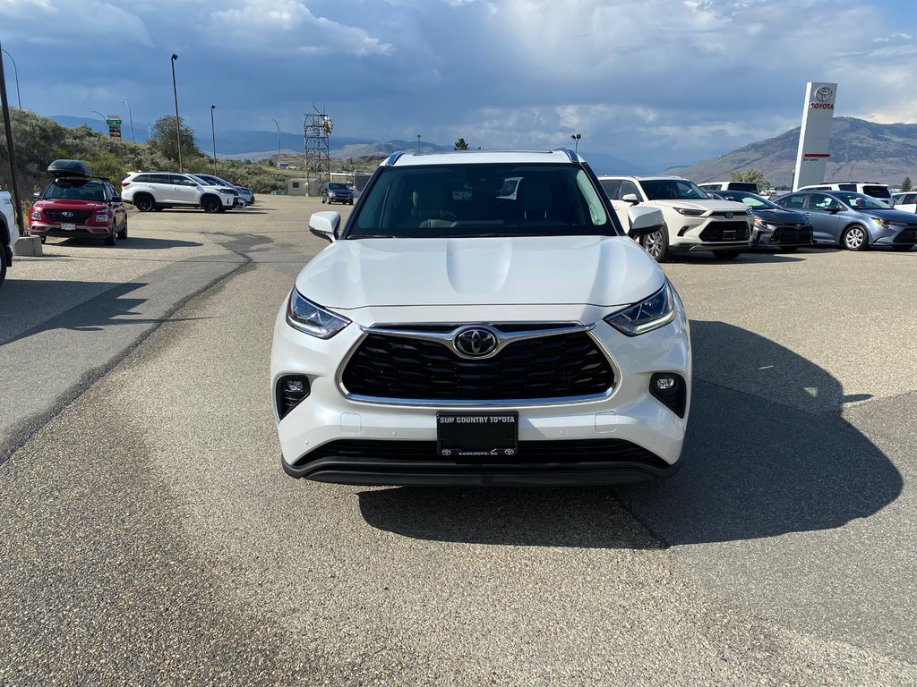 2022 Toyota Highlander Limited in Kamloops, British Columbia - 8 - w1024h768px